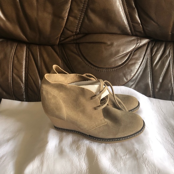 NEW J.Crew Suede Wedge Ankle Boots, made in Italy, size 7 (6) - Picture 3 of 5